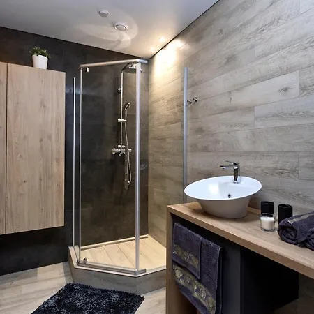 Loft Luxe Black